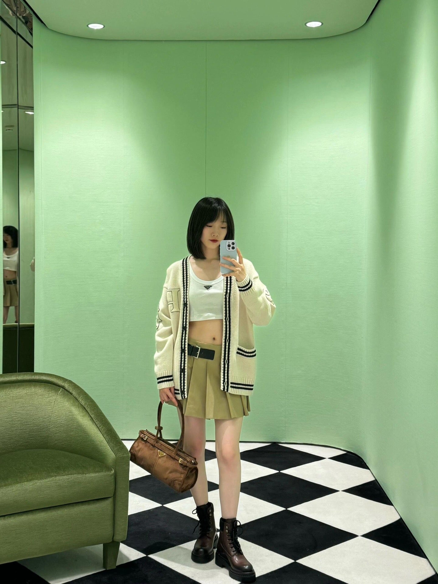 프라다 보니 미디엄 스웨이드 핸드백