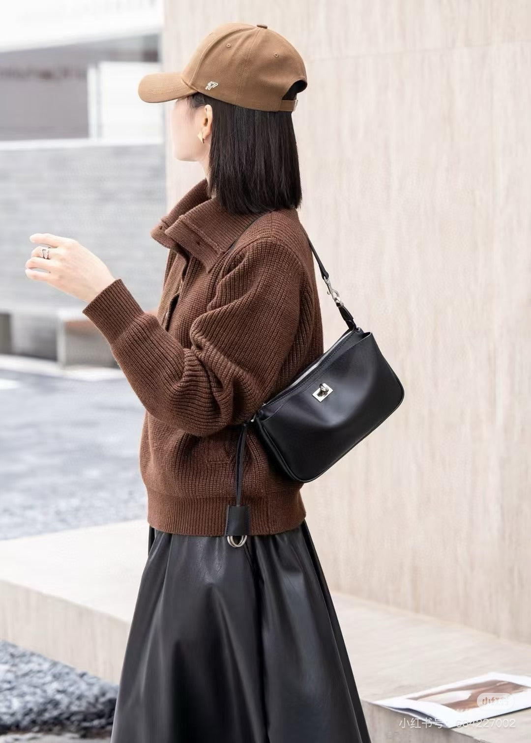 발렌시아가 로데오 슬링 포셰트