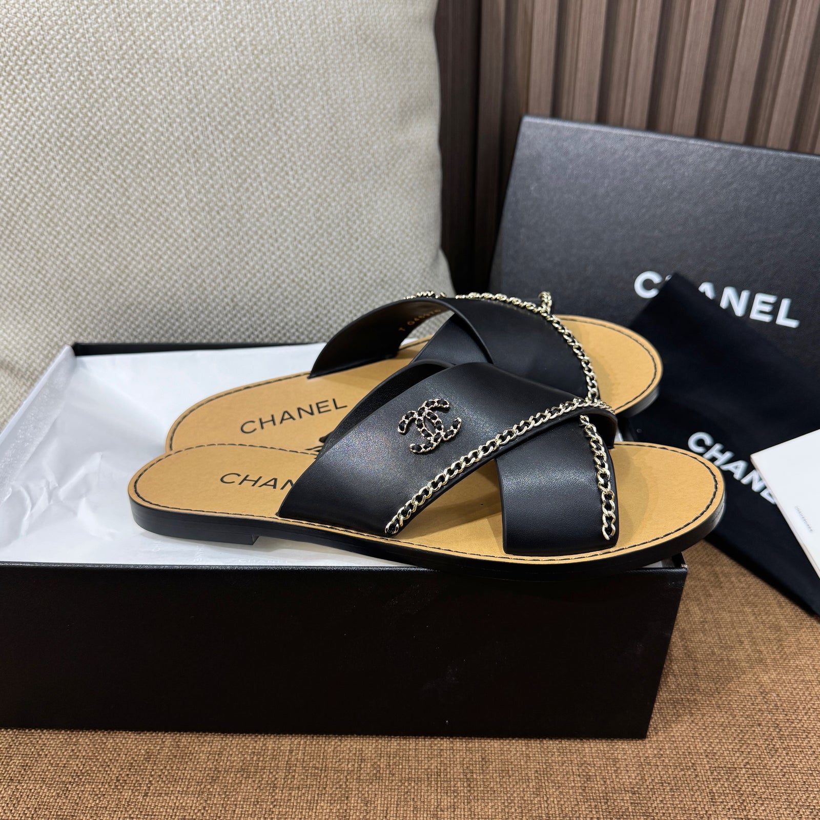 C 26C 카프스킨 뮬 샌들