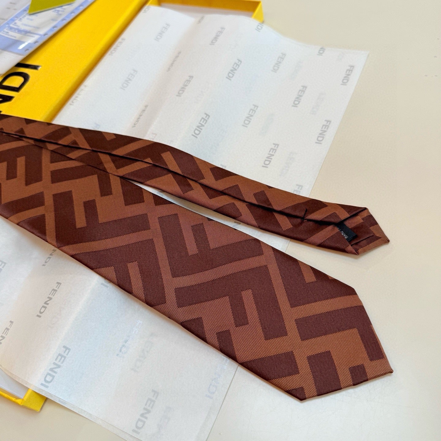 펜디 넥타이 3