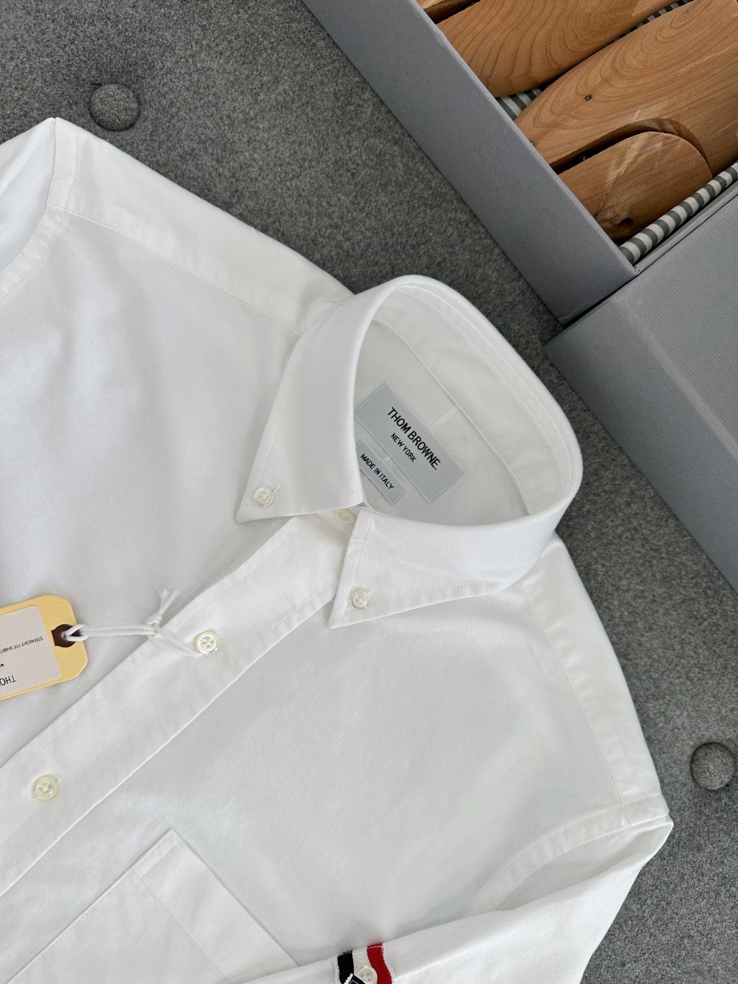 톰브라운 암밴드 셔츠