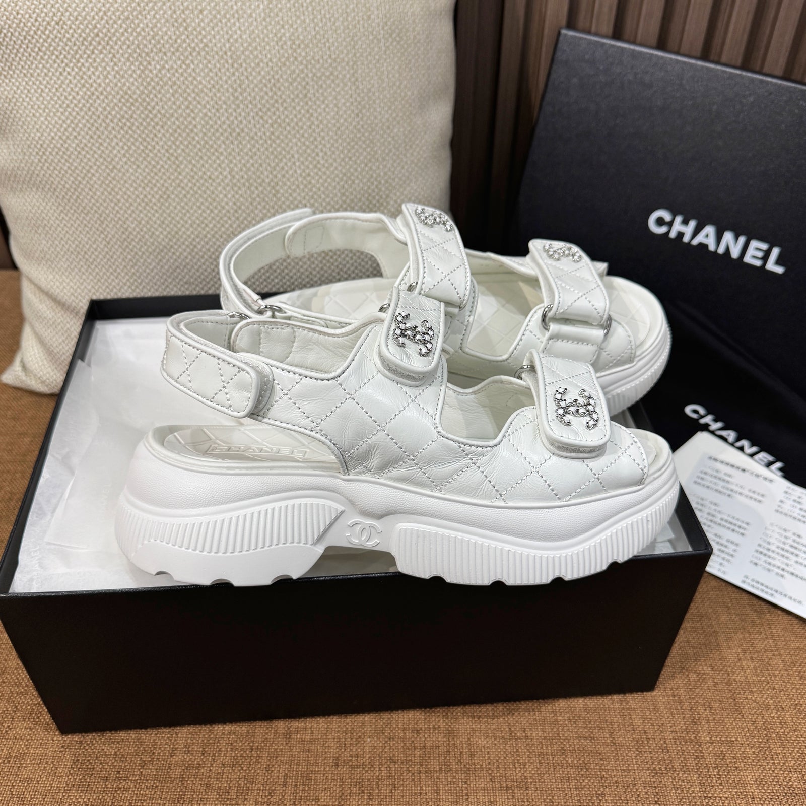 C 25B 벨크로 가죽 샌들