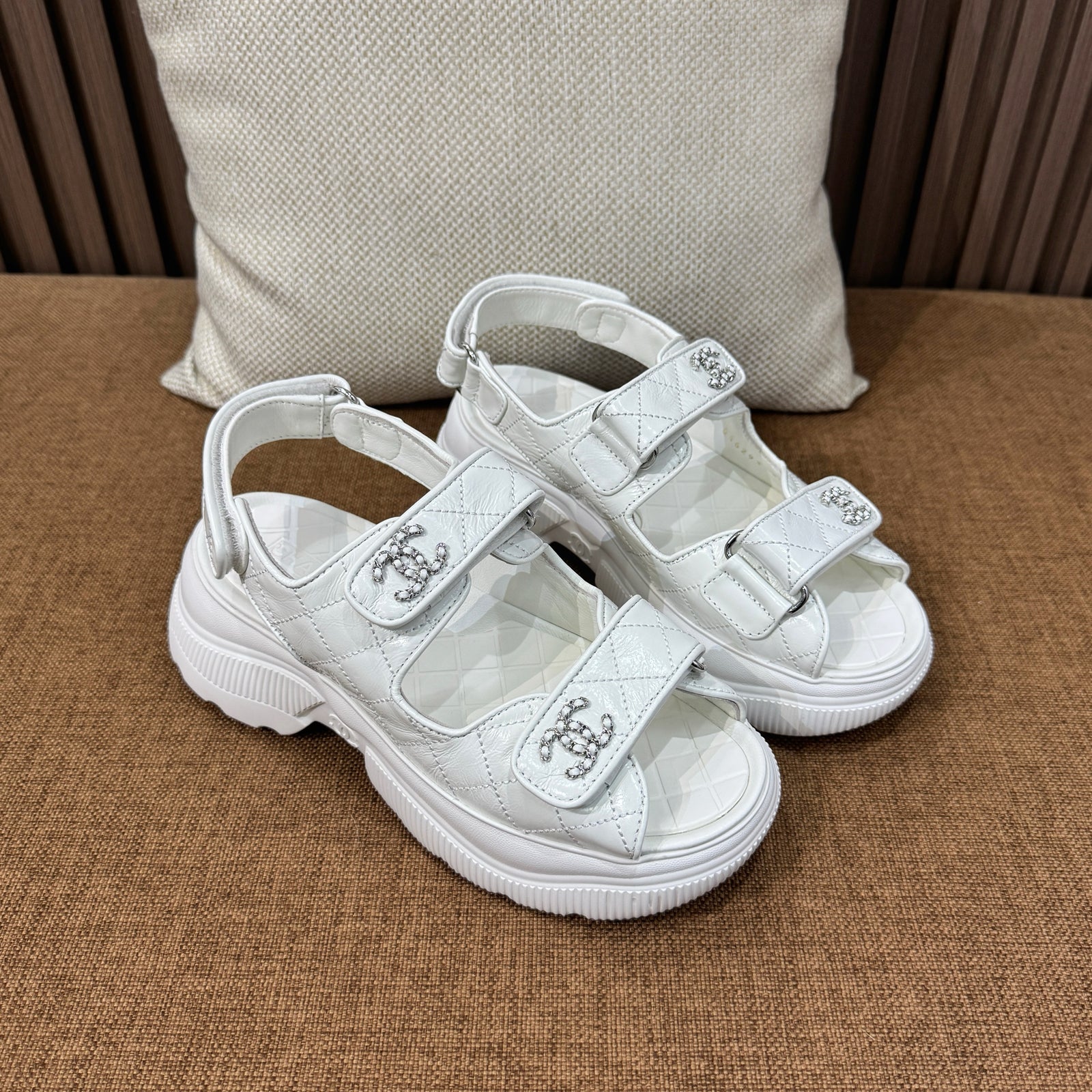 C 25B 벨크로 가죽 샌들