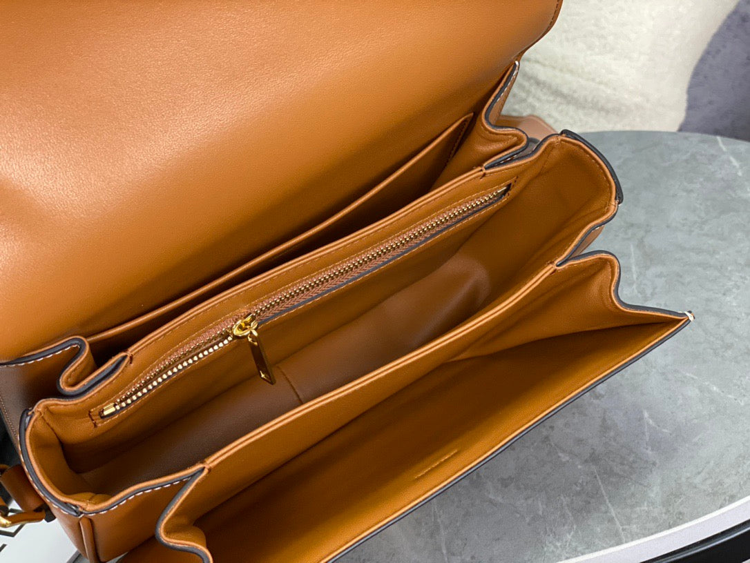 CEL 트리옹프 숄더백 미디움