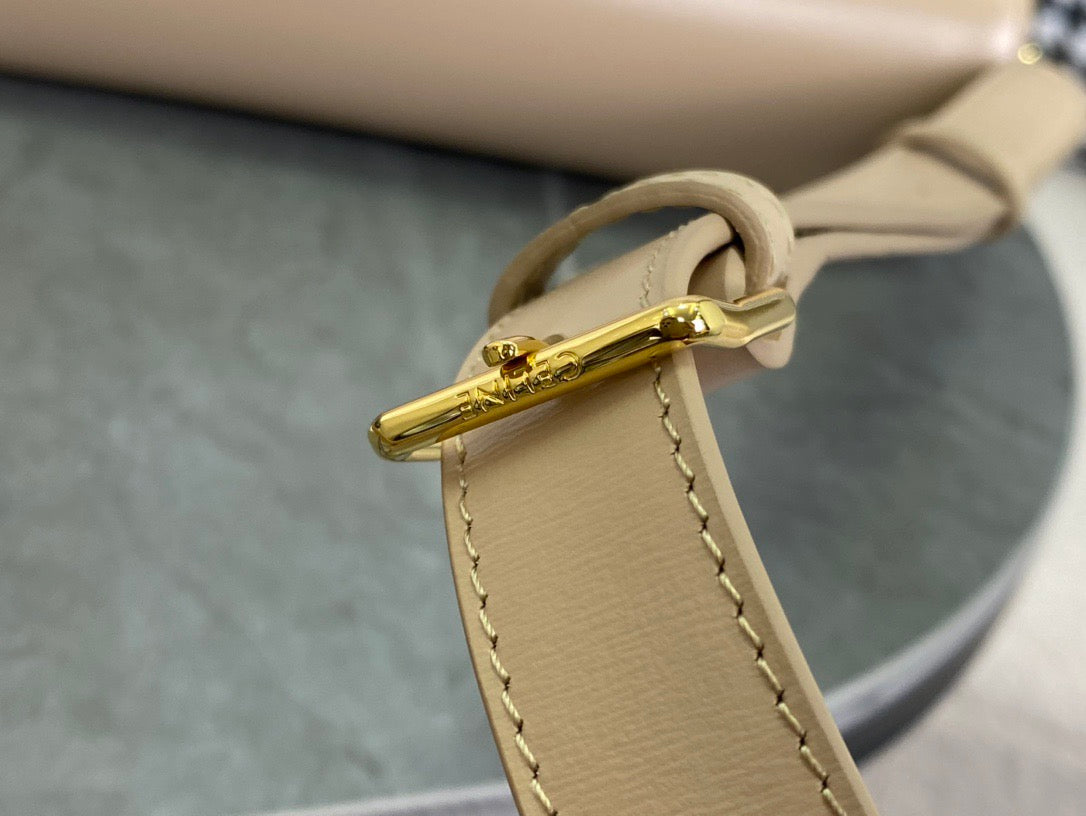 CEL 트리옹프 숄더백 미디움