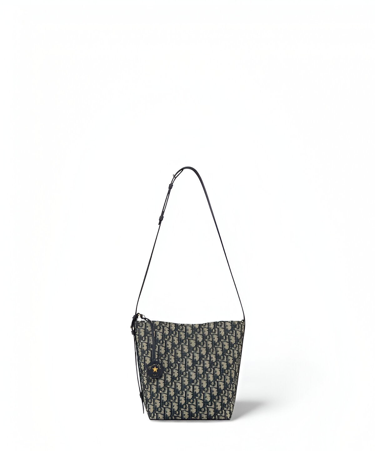 디올 스타 스몰 버킷백 스타 모티프 장식 디올 버킷백