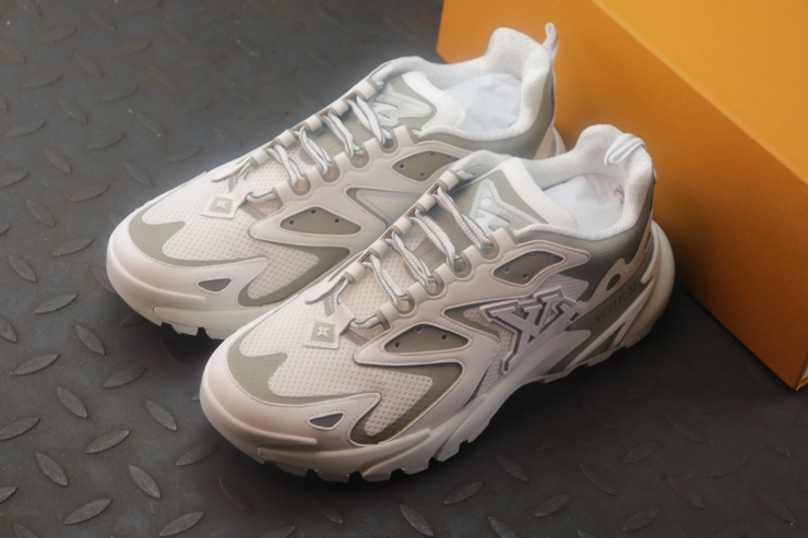 루이비통 러너 태틱 스니커즈