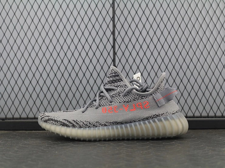 YEEZY 350 V2 벨루가