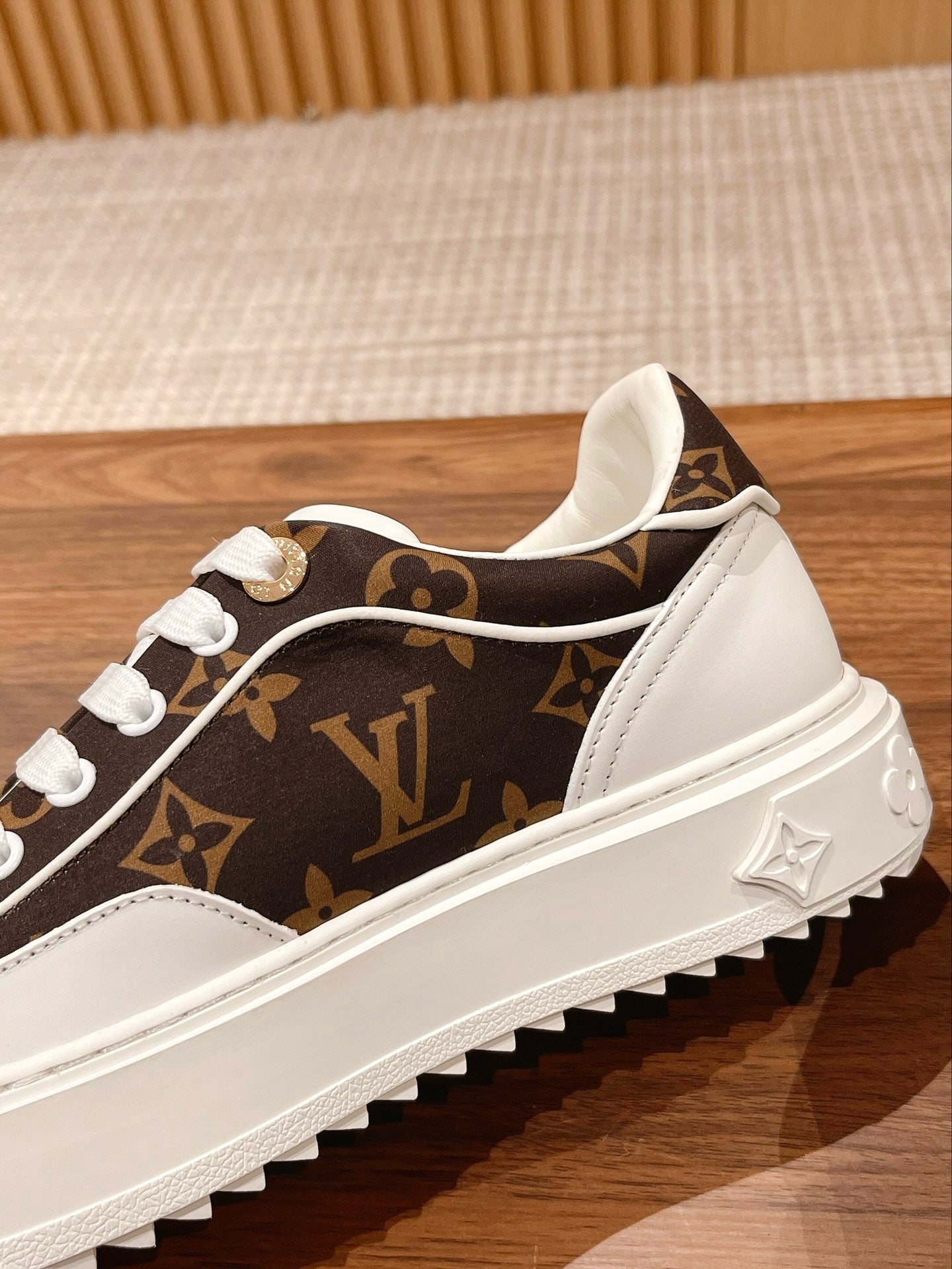 루이비통 타임 아웃 스니커즈