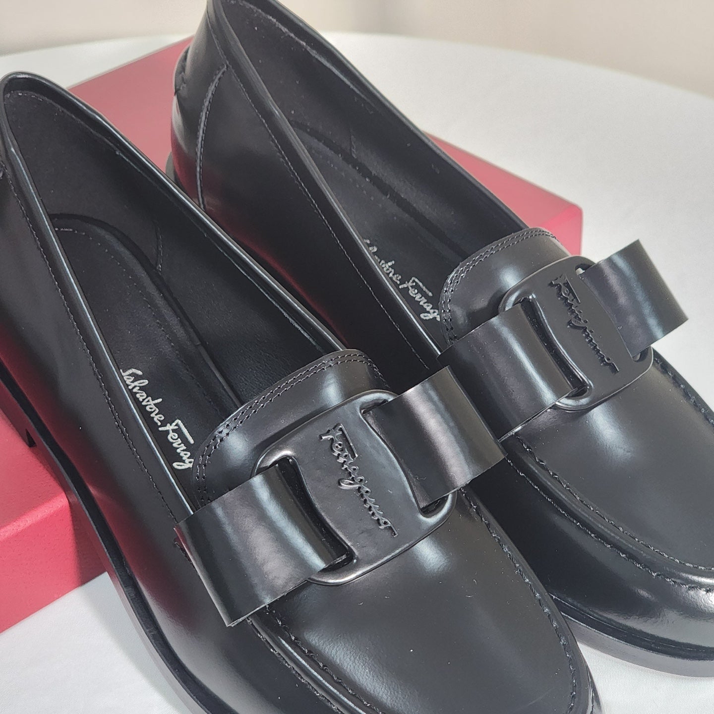 국내) 페레가모 비바 로퍼 / 블랙 37