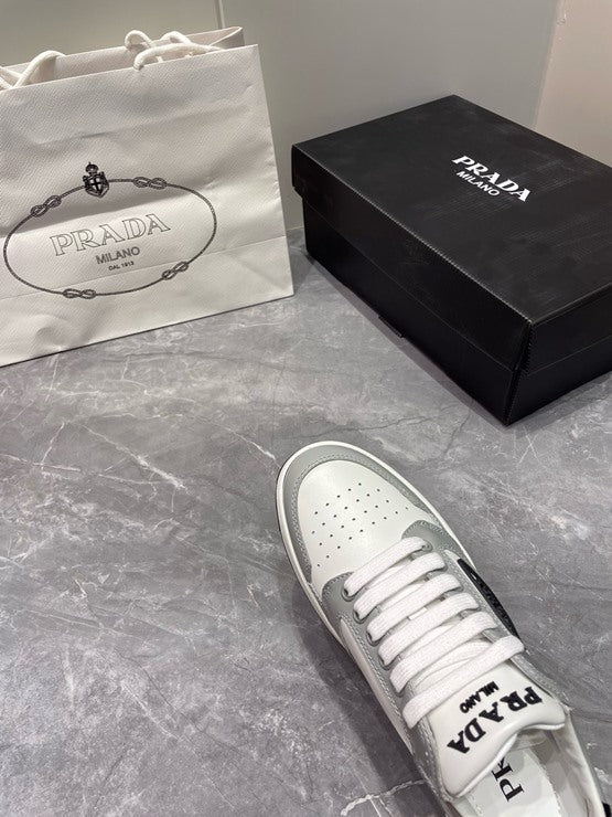 프라다 디스트릭트 스니커즈