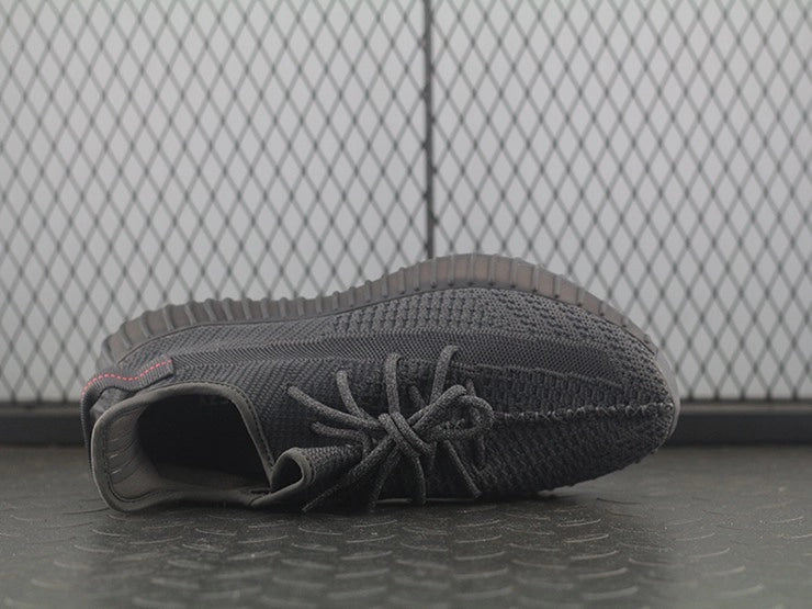 YEEZY 350 V2 블랙