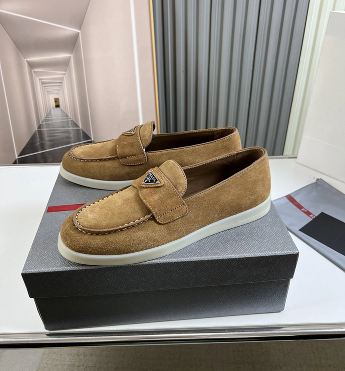 프라다 스웨이드 로퍼