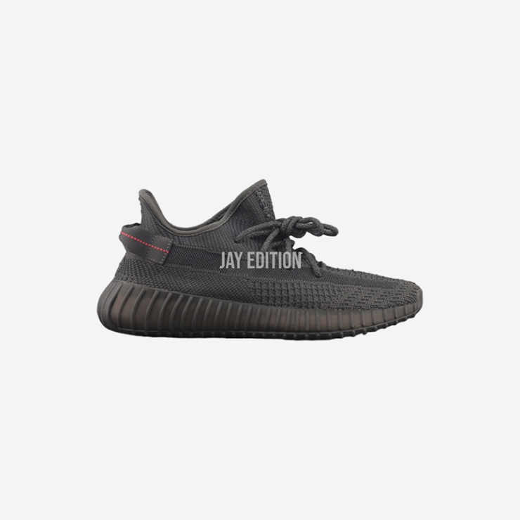 YEEZY 350 V2 블랙, 심플한 올블랙 프라임니트 어퍼와 블랙 미드솔로 구성된 미니멀 스니커즈
