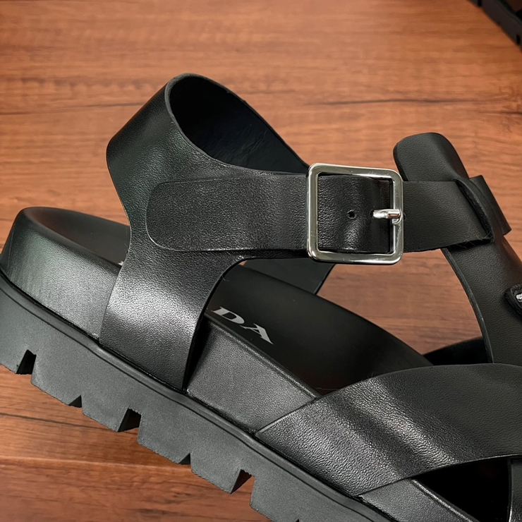 프라다 크리스크로스 러버 샌들