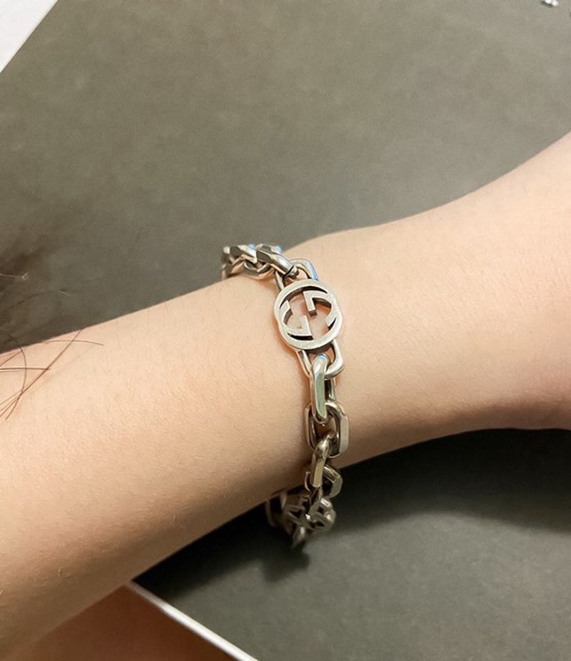 구찌 인터로킹 실버 팔찌