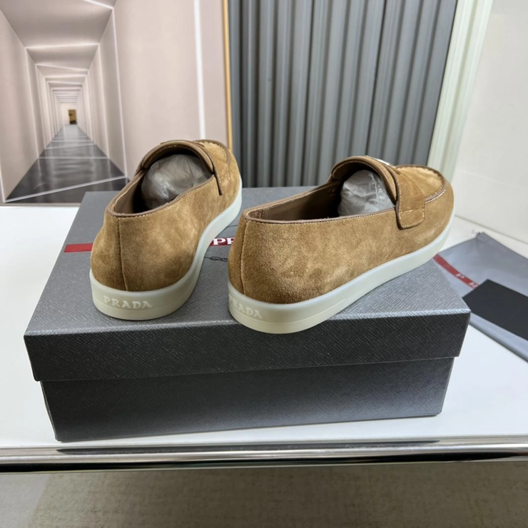 프라다 스웨이드 로퍼