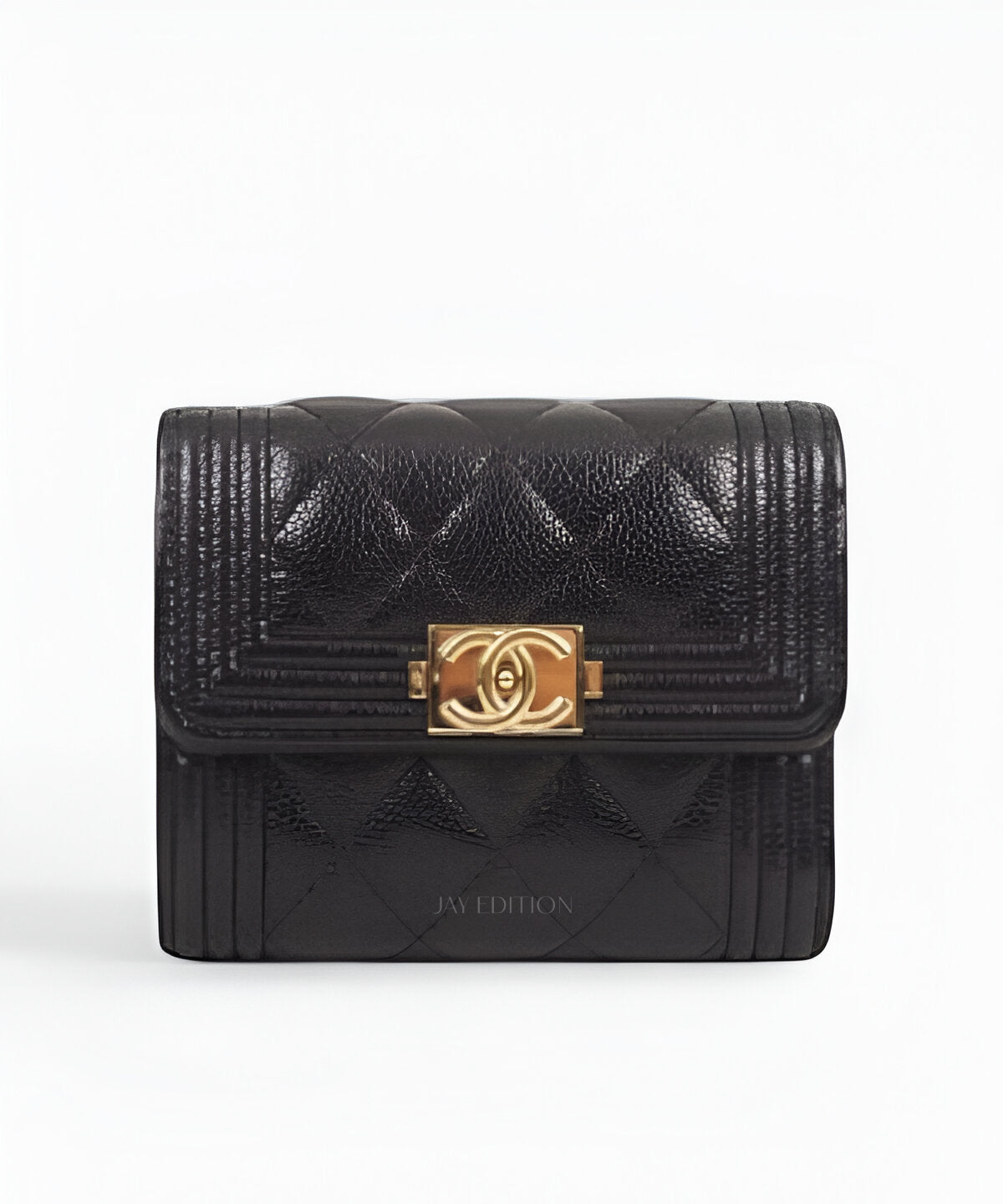 샤넬 보이 반지갑 보이 메탈 버클과 퀼팅 가죽 디자인이 돋보이는 소형 지갑