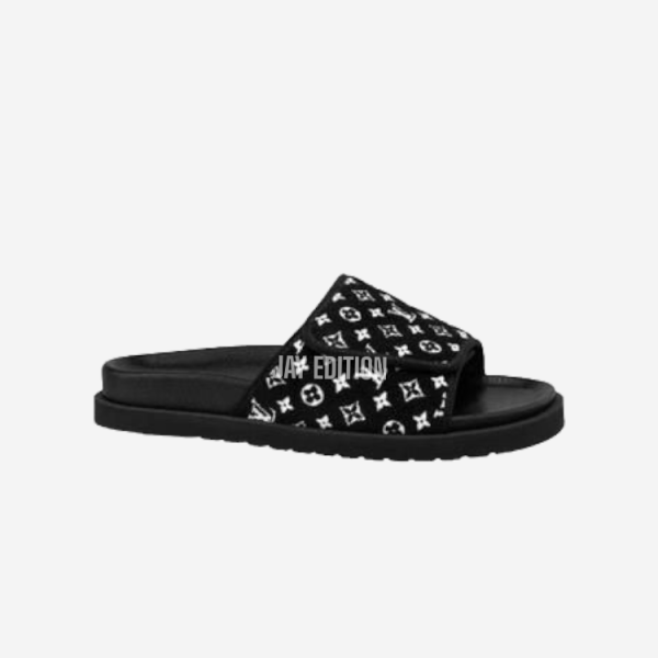 전체 모노그램 텍스처가 입혀진 고무 소재의 루이비통 마이애미 물 슬라이드