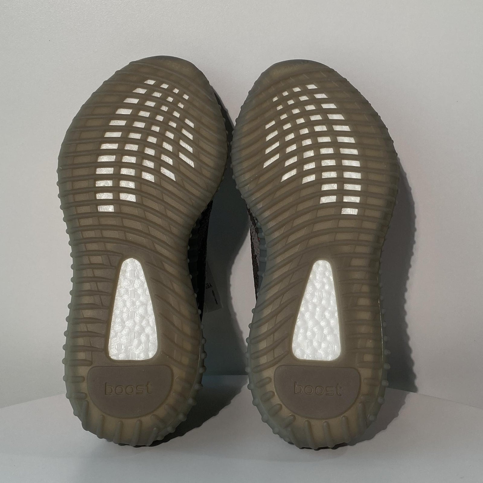 국내) YEEZY 350 V2 벨루가 솔라레드 리플렉티브 / 265사이즈