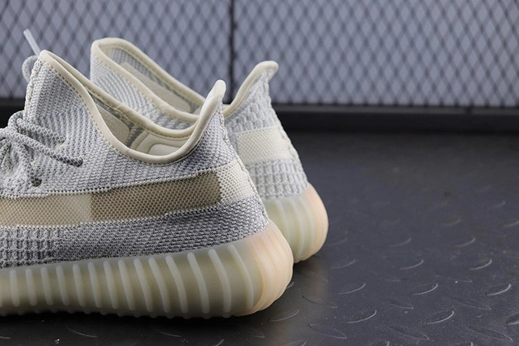 YEEZY 350 V2 룬드마크