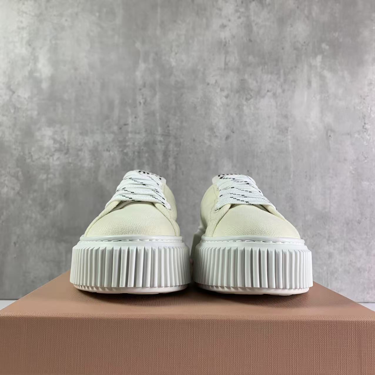 국내) 미우미우 데님 스니커즈 뮬 35