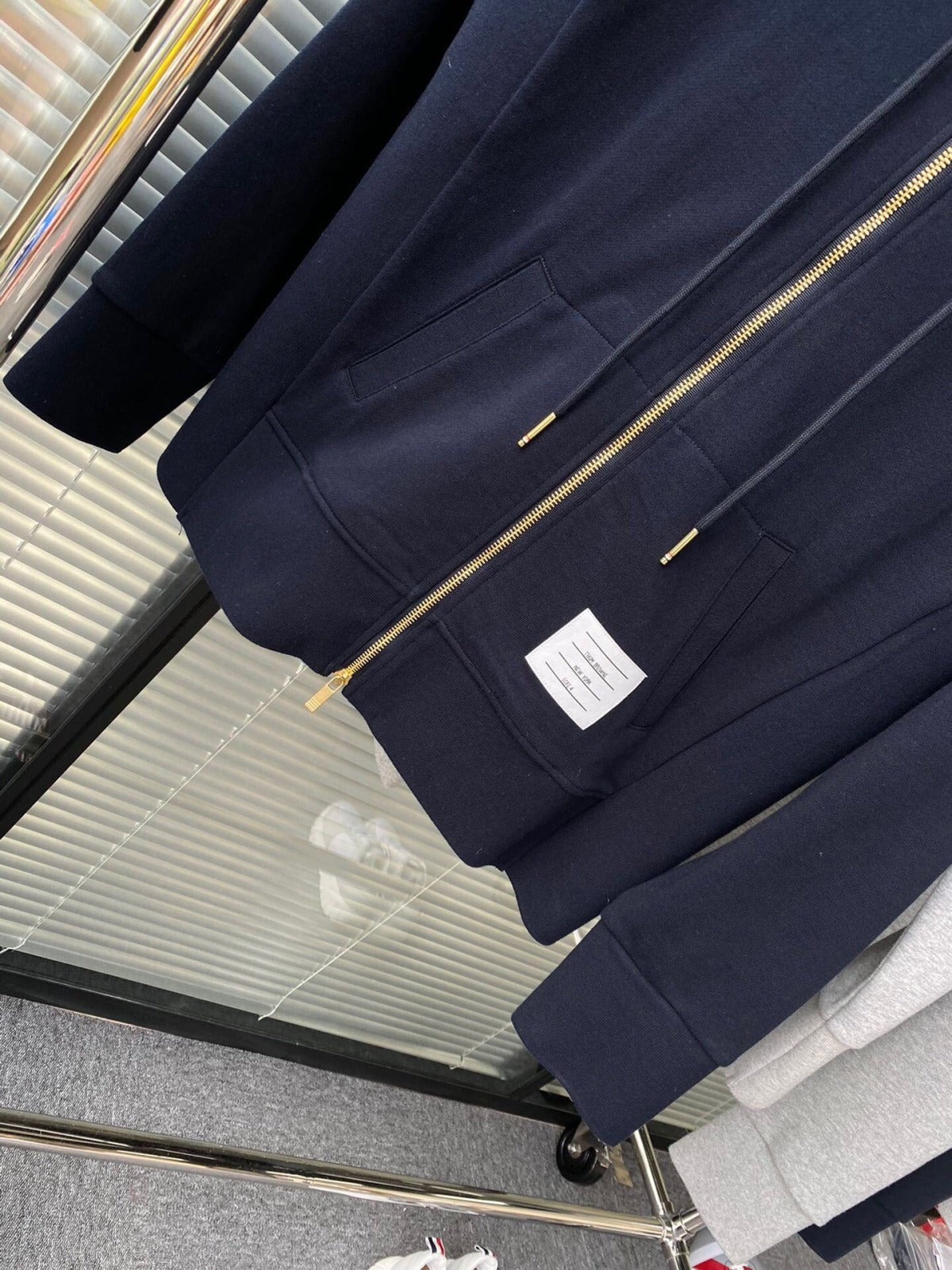 톰브라운 4선 클래식 후드 집업