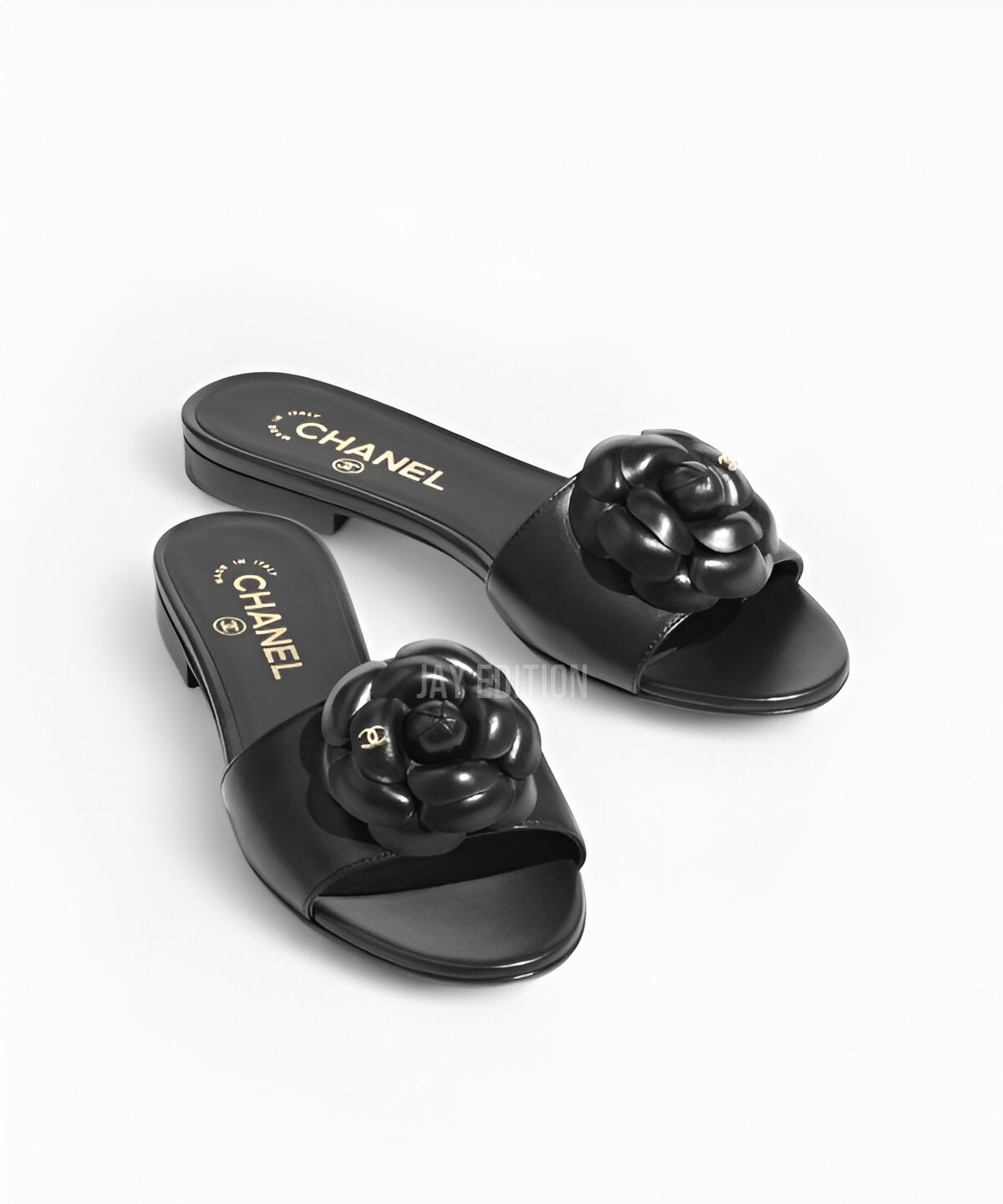 샤넬 까멜리아 뮬 플라워 장식과 미니멀한 디자인이 어우러진 우아한 뮬 슈즈