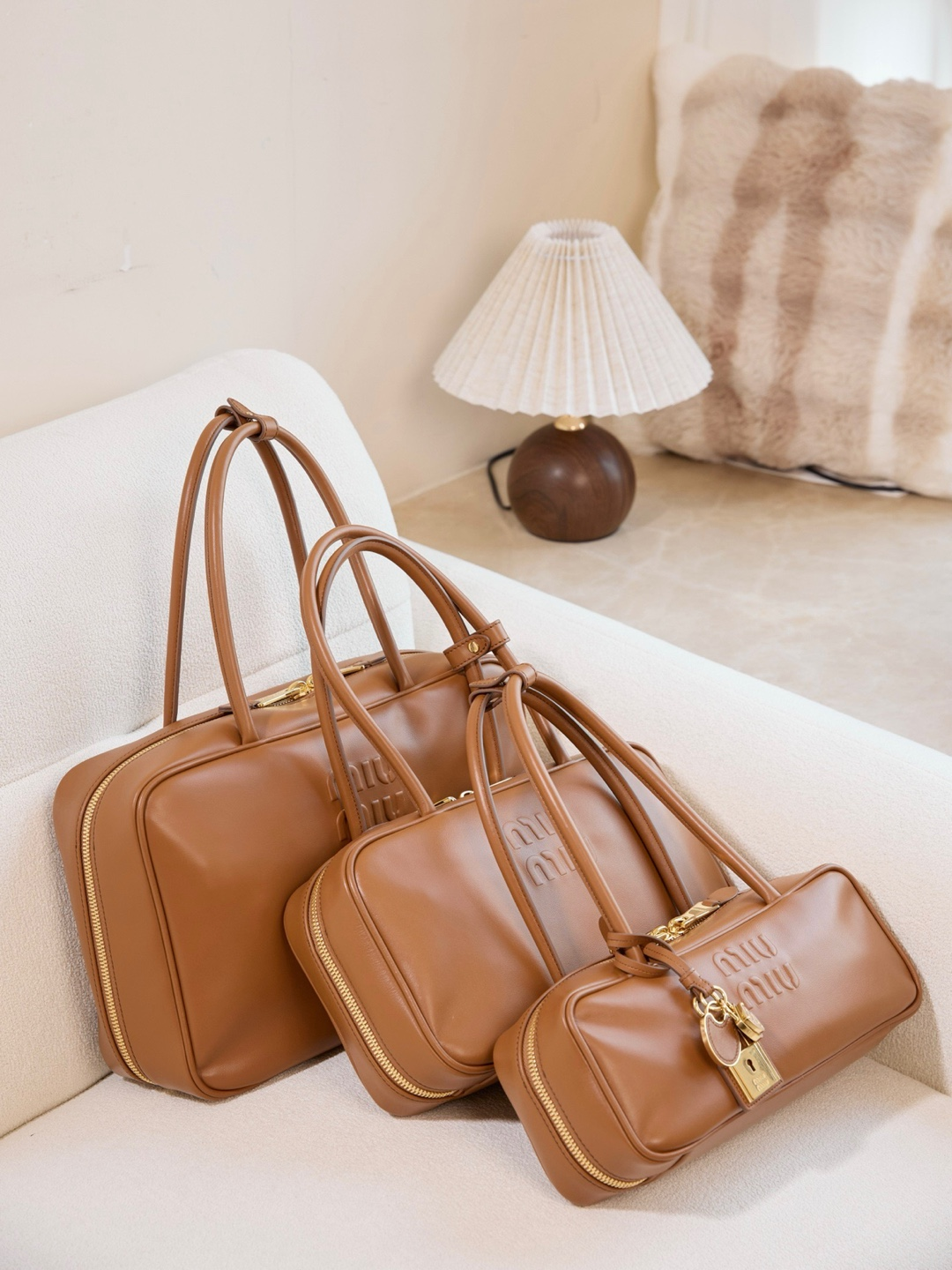 미우미우 보 백 미디움