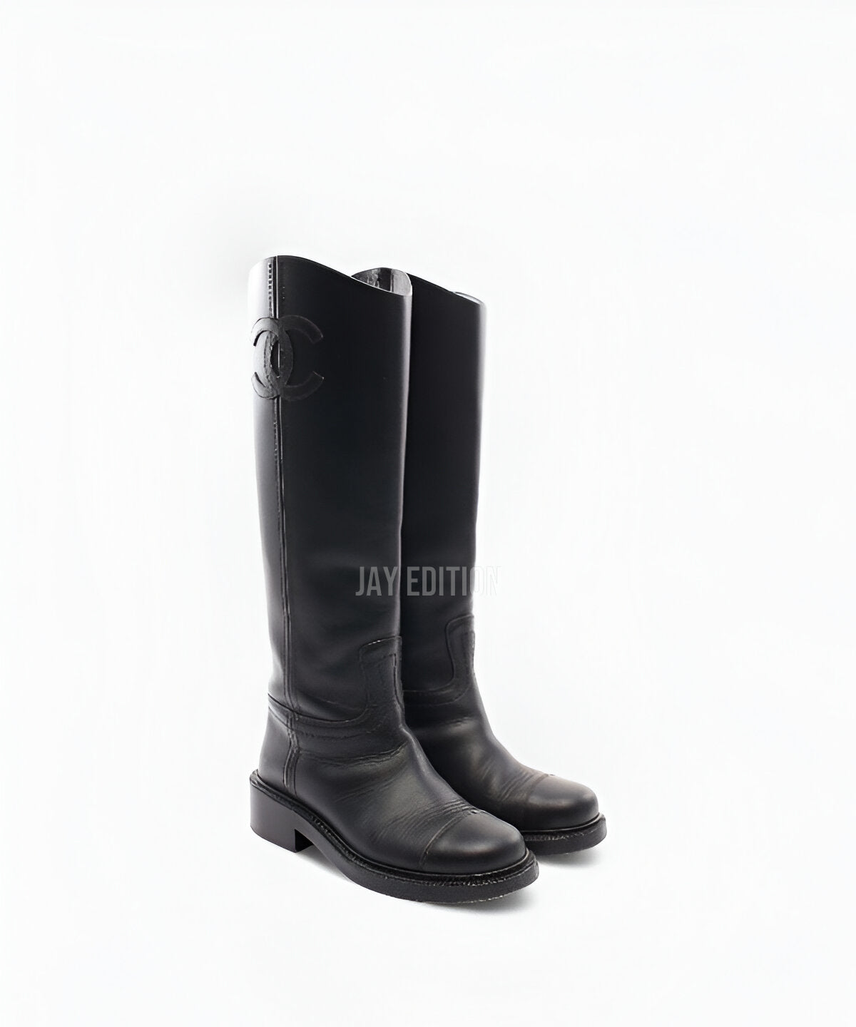 샤넬 레더 하이 부츠 세련된 롱 실루엣과 프리미엄 가죽 질감