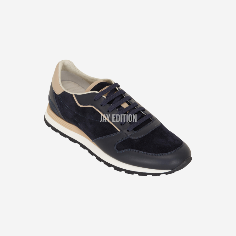 브루넬로 쿠치넬리 스웨이드 스니커즈 네이비, 부드러운 네이비 스웨이드 갑피, 레이스업, 로우탑 스타일, 미니멀 로고 디테일