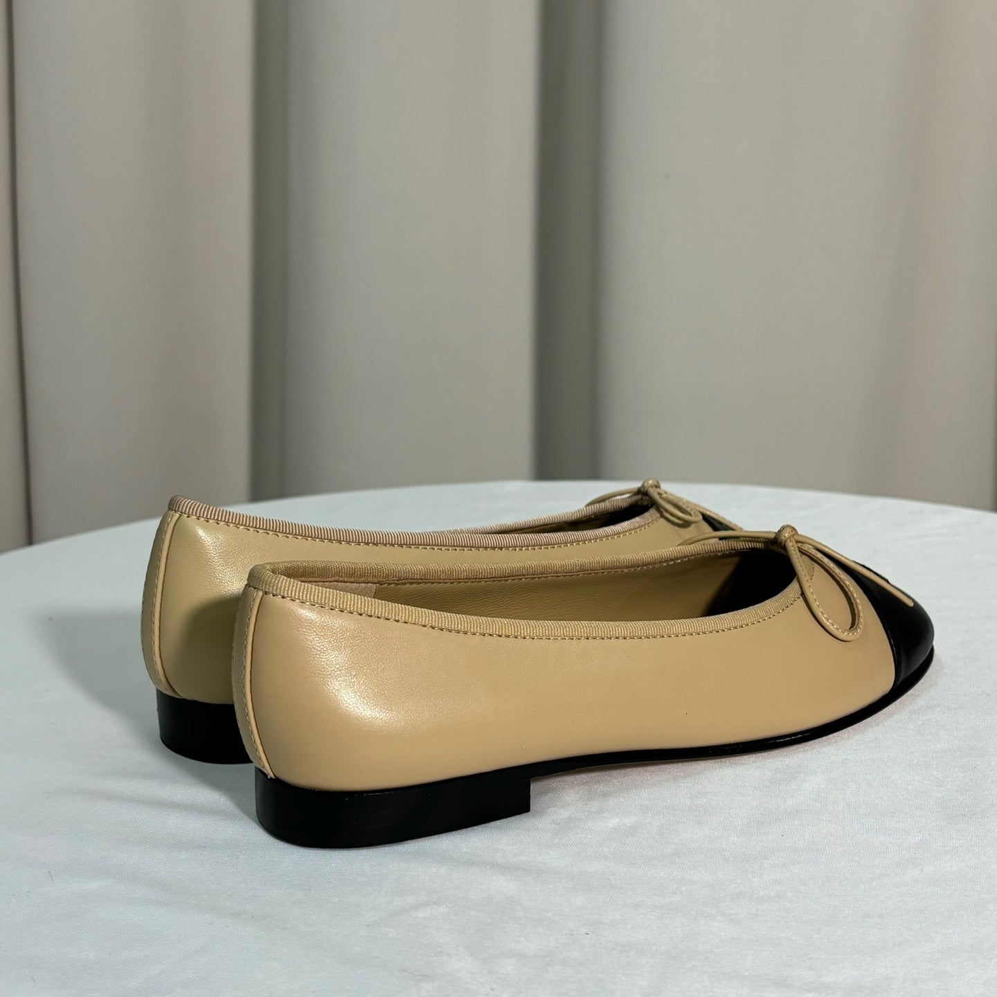 국내) 다른공장) 샤넬 투톤 발레리나 플랫 / 베이지 < 37 2개 >