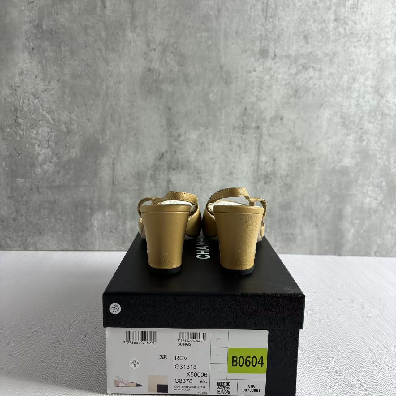 국내) 샤넬 투톤 통굽 슬링백  / 베이지  38