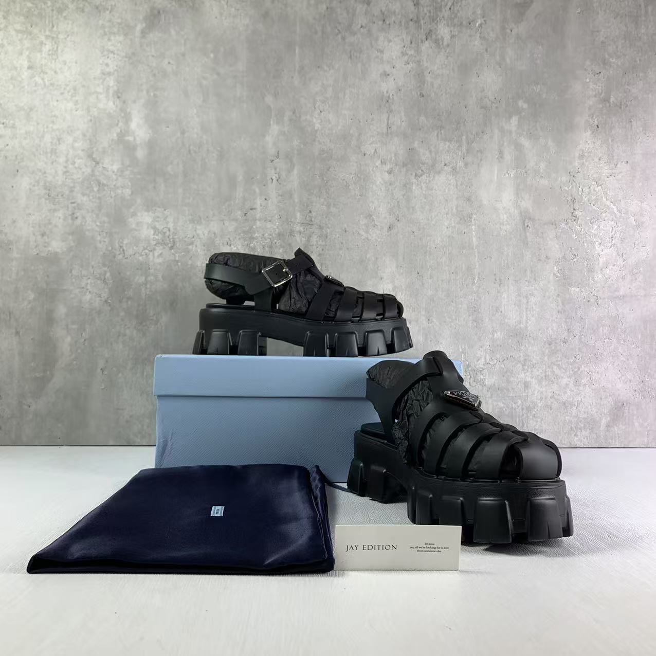 국내) 프라다 러버 모놀리스 샌들 38