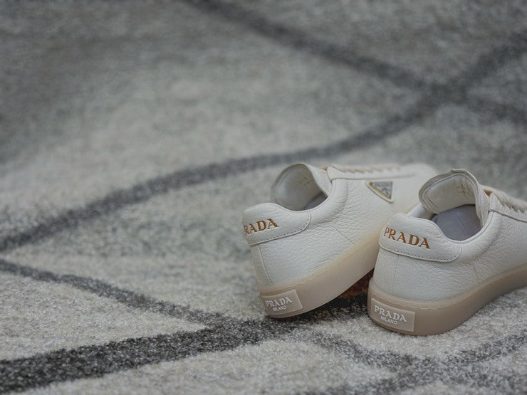 프라다 레인 사슴 가죽 스니커즈