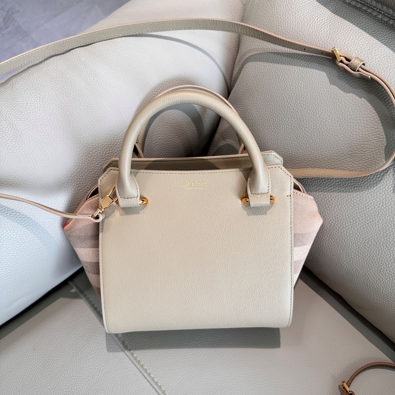 버버리 밴웰 하으스 체크 미니 백