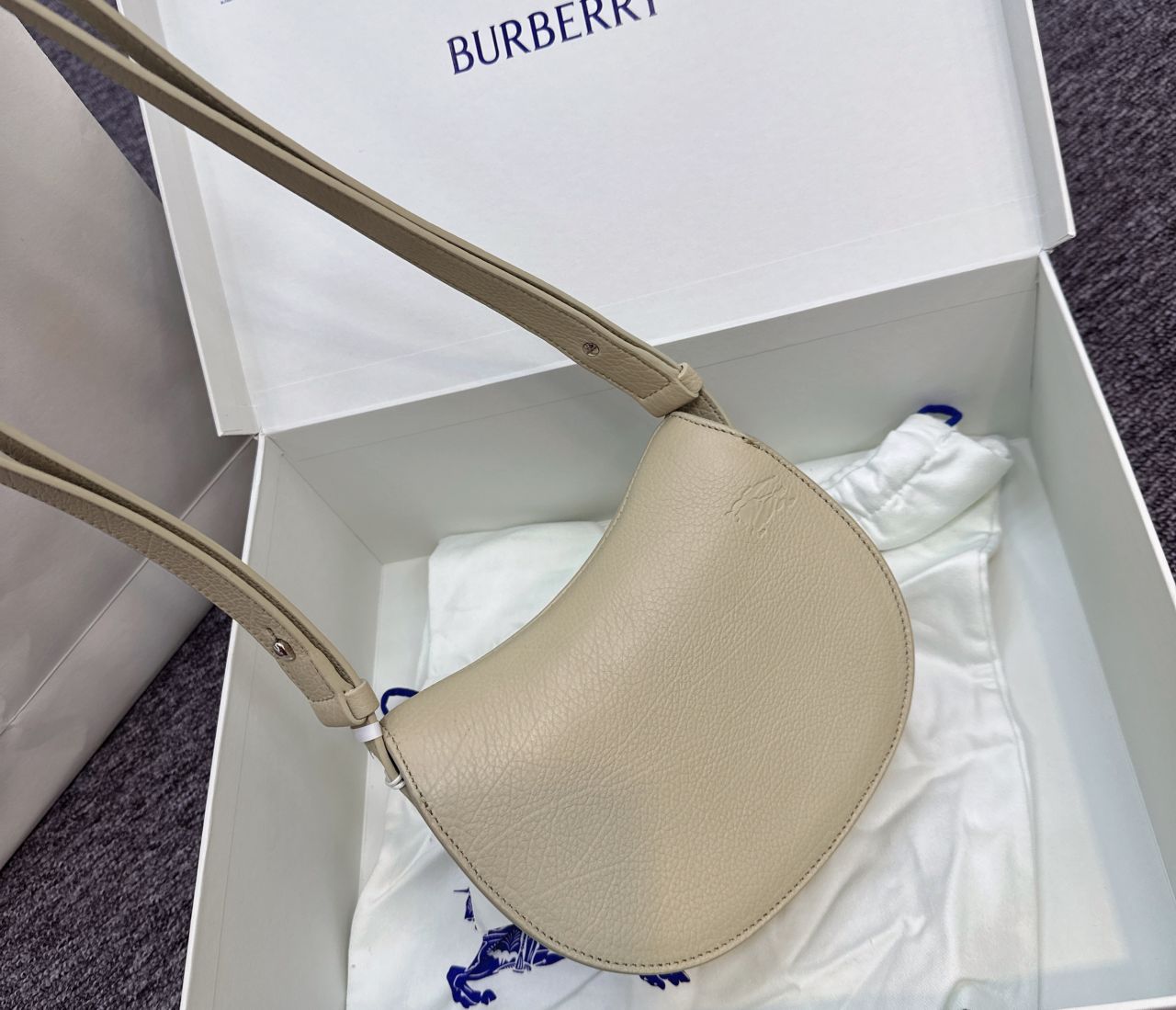 버버리 미니 로킹 홀스 백