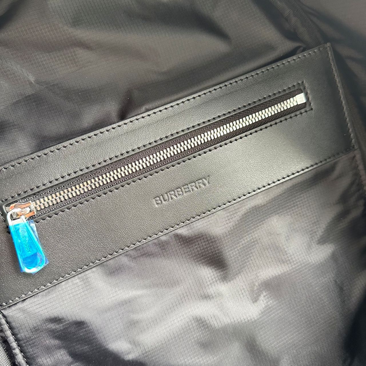 버버리 로고 프린트 나일론 백팩