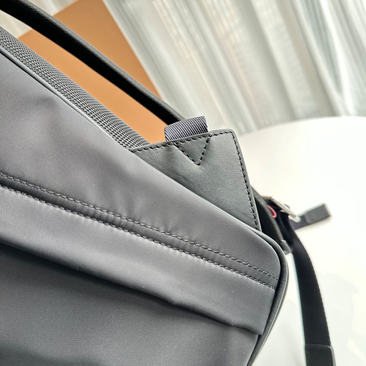 버버리 로고 프린트 나일론 백팩