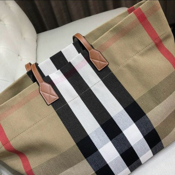 버버리 체크 미디엄 런던 토트 숄더백