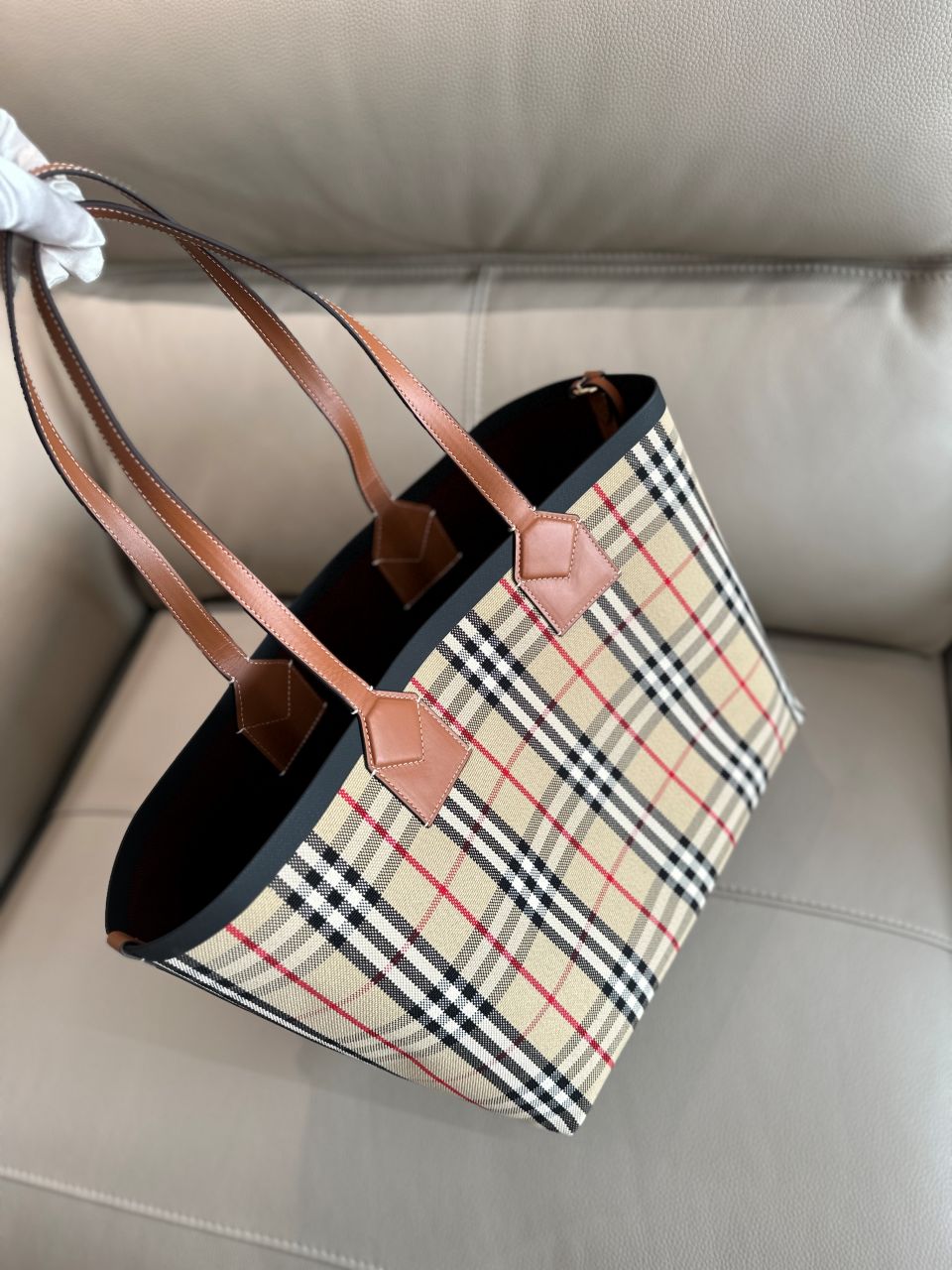 버버리 미디움 런던 토트백