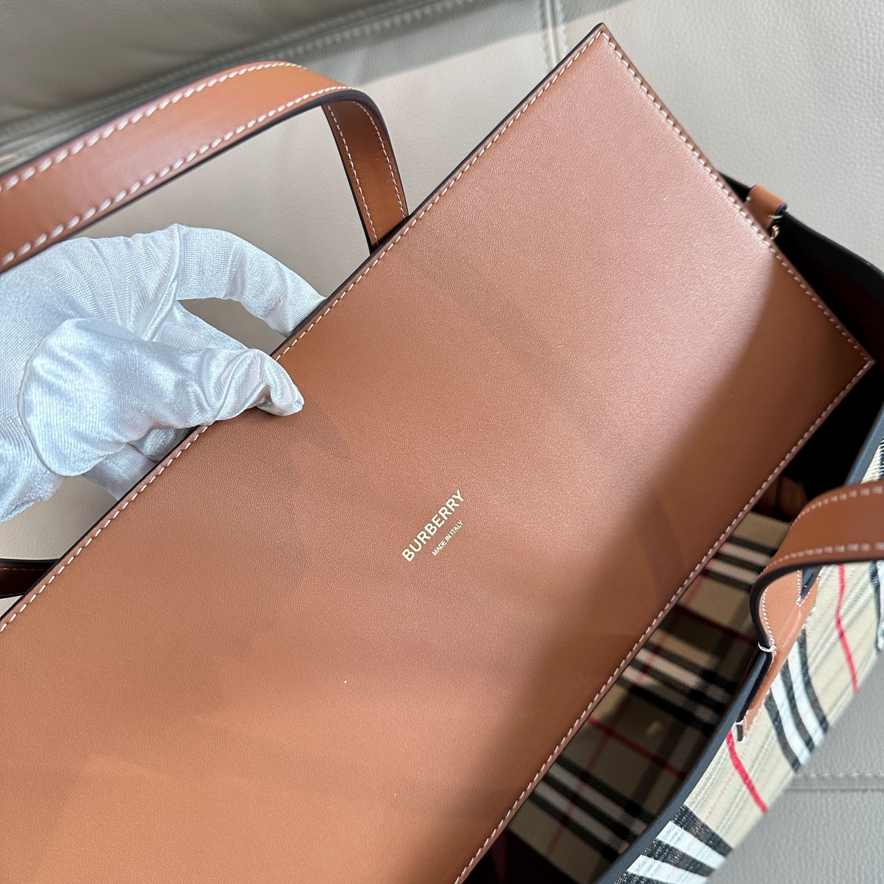 버버리 미디움 런던 토트백