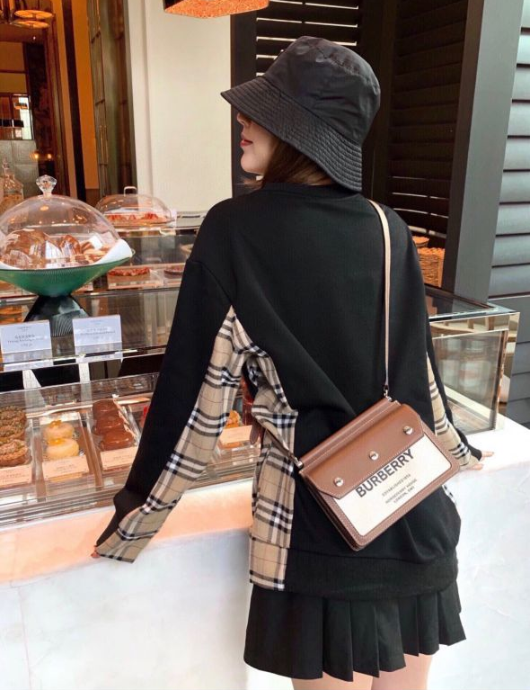 버버리 미니 포켓 호스페리 타이틀백