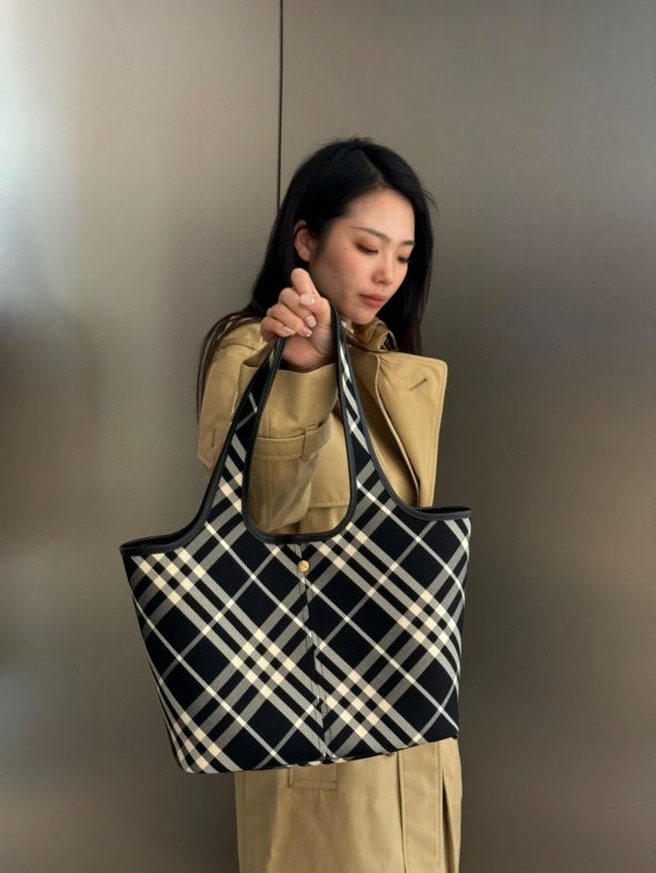 버버리 스몰 체크 토트백