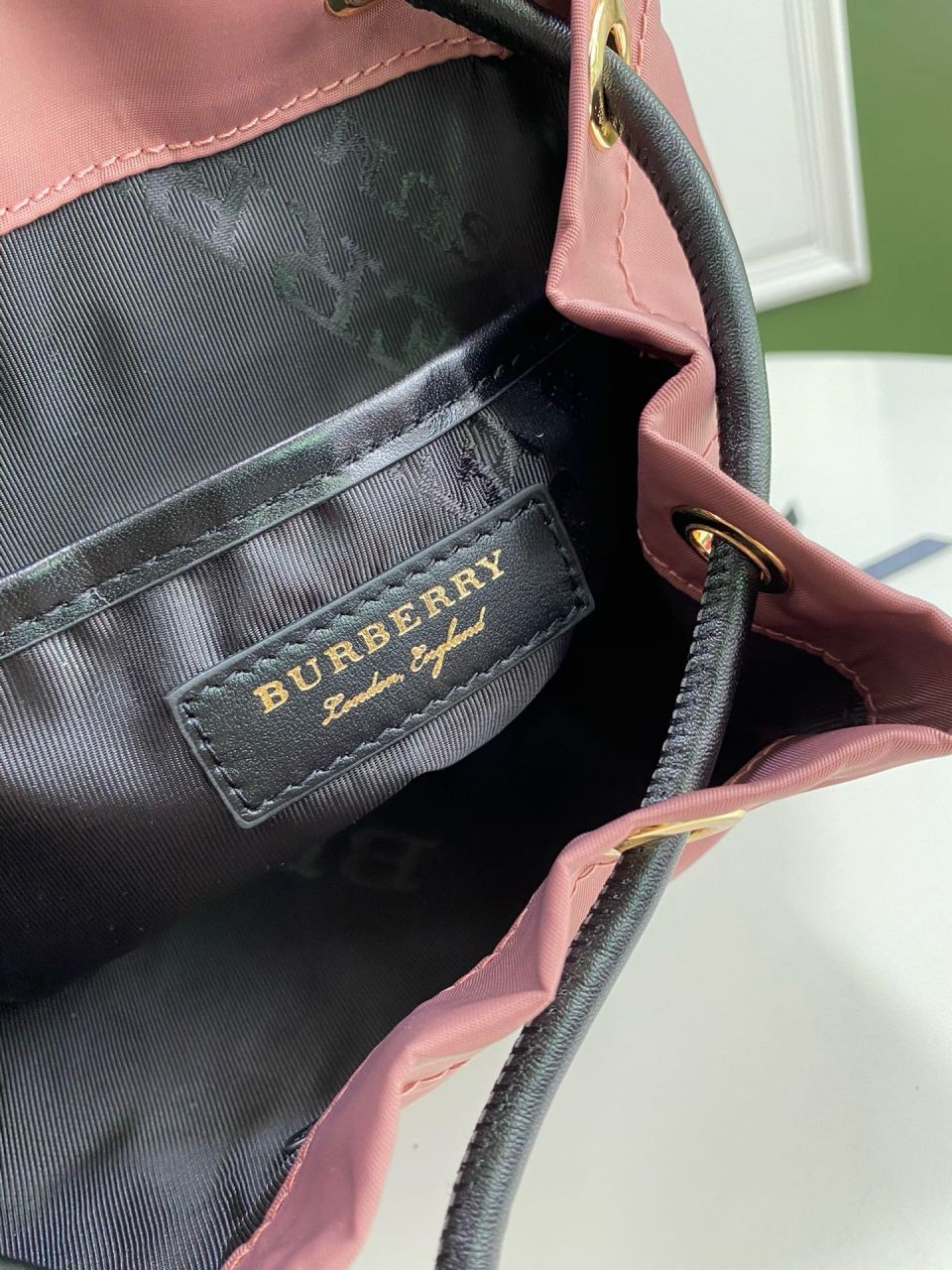 버버리 스몰 럭색 백팩