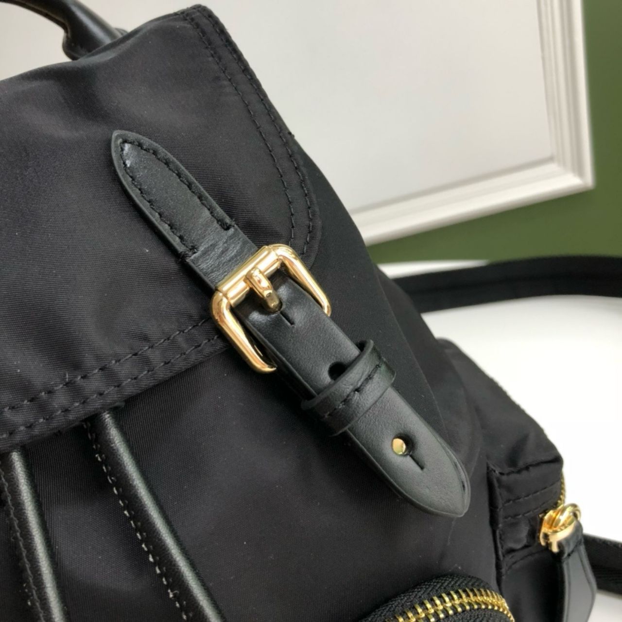 버버리 스몰 럭색 백팩