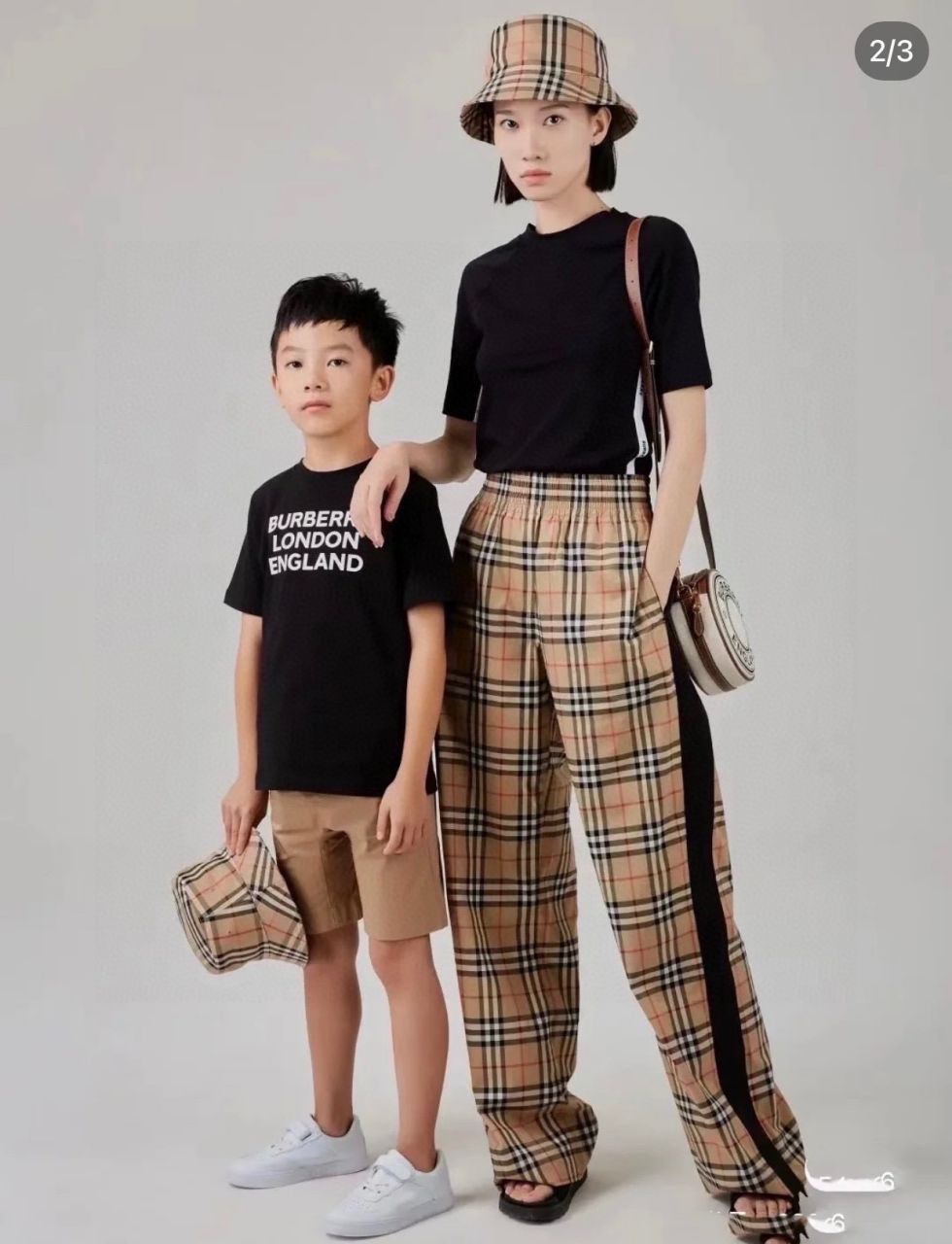 버버리 로고 그래픽 캔버스 앤 레더 루이스백