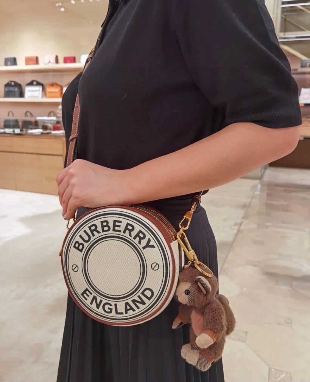 버버리 로고 그래픽 캔버스 앤 레더 루이스백