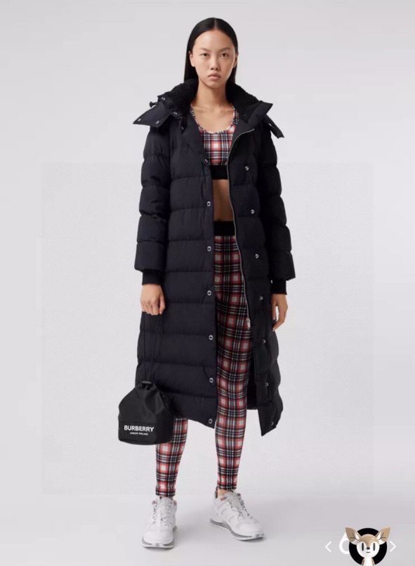 버버리 로고 프린트 나일론 드로우코트 파우치