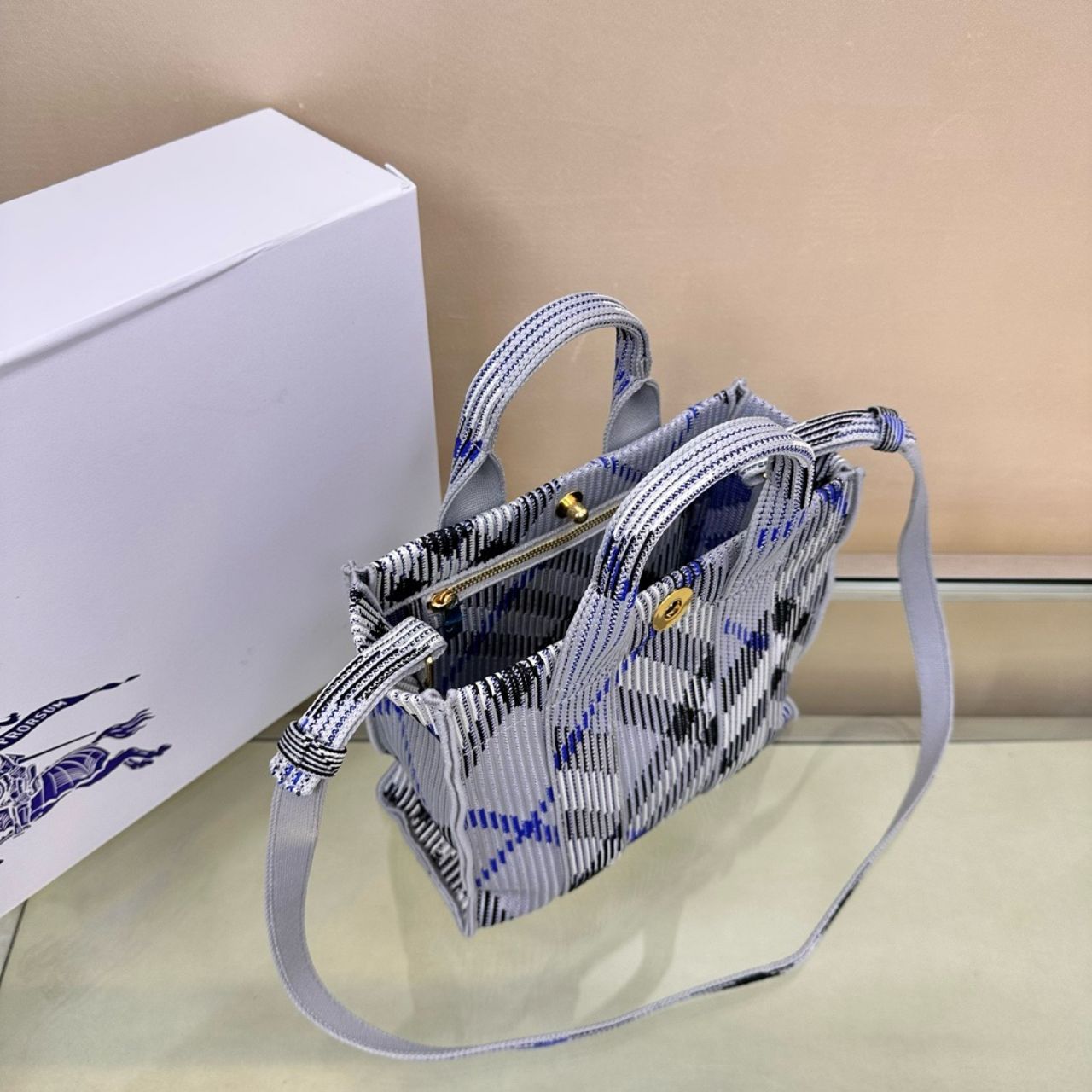 버버리 미니 체크 니트 토트백